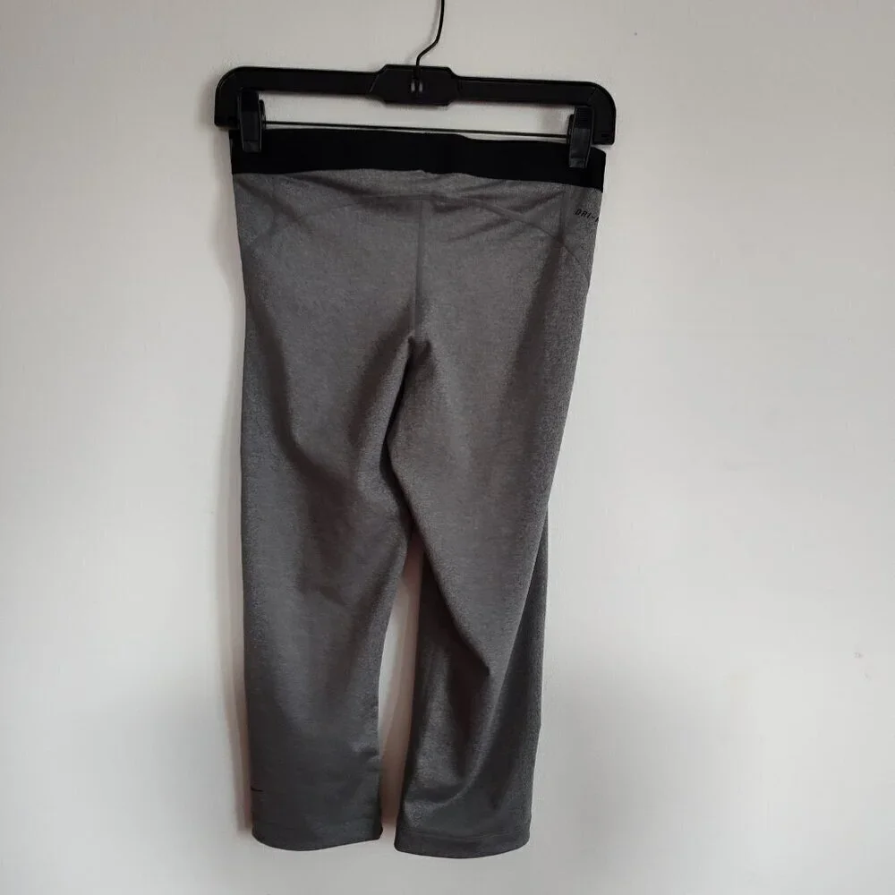 Ladies SZ M Nike Pro Grey Cropped Legging